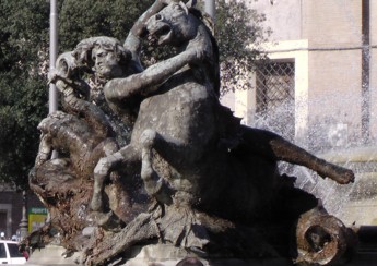 共和国広場噴水彫像2mc.jpg
